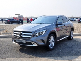 2015 GLA 220 4MATIC ʱ